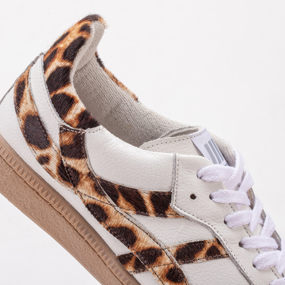 Tenis feminino Chloe casual couro premium animal print - detalhe
